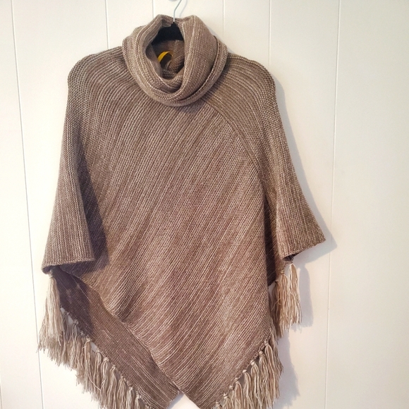 Lole Oatmeal Poncho - Picture 1 of 3